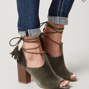Twisted Bebe 10 Lace Up Heel-NWT